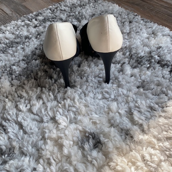 Heels - Picture 4 of 4